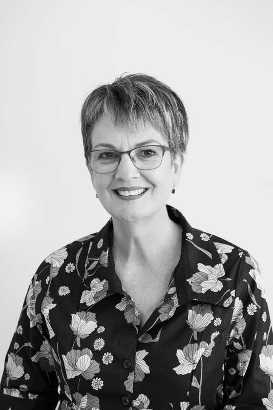 Business headshot, photo by Helen Alexandra Photography, Sunshine Coast